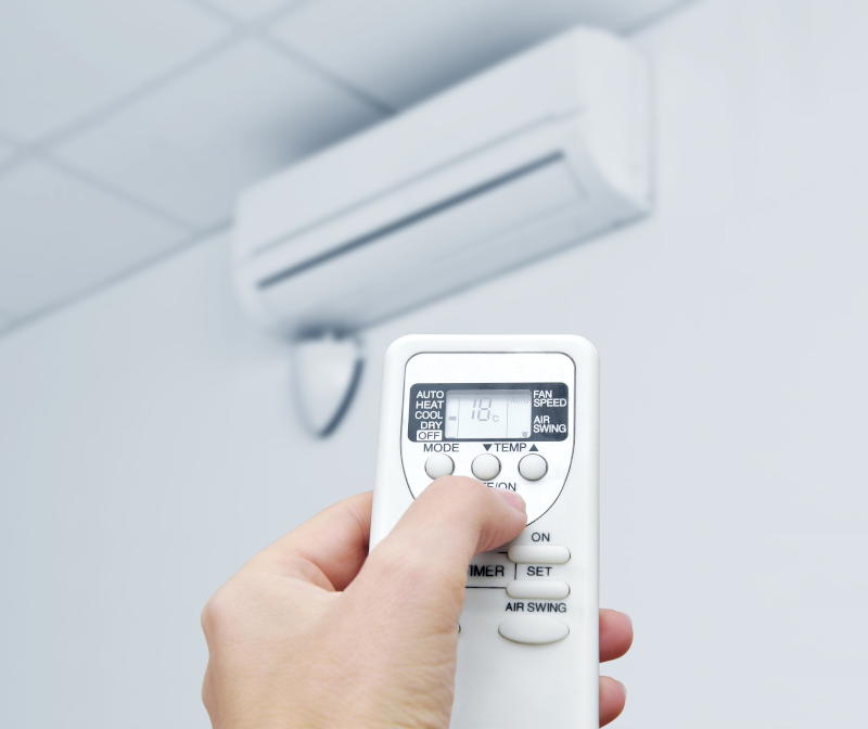 Nástěnná klimatizace je ideálním dlouhodobým řešením do vaší domácnosti. Moderní jednotky umí chladit i topit a mají řadu dalších užitečných funkcí.