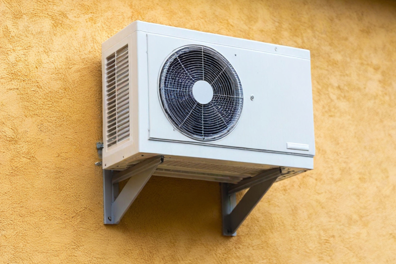 Instalace klimatizace na fasádě