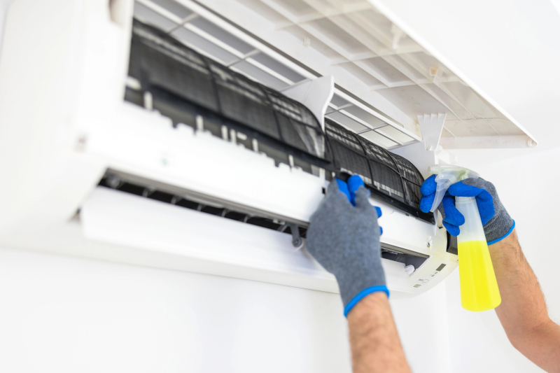 Montáž klimatizace na balkon nebo fasádu – co je lepší?